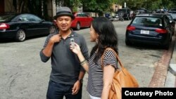 Rizal Mantovani bercerita tentang film terbarunya kepada wartawan VOA, Dhania Iman.