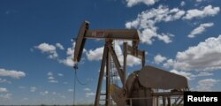 미국 텍사스주 윙크의 석유 시추용 펌프잭.
