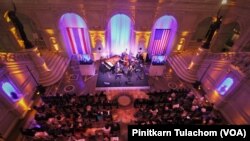 มินิคอนเสริ์ทเพลงพระราชนิพนธ์ ในงานเลี้ยงฉลอง2 ศตวรรษแห่งมิตรภาพและ 185 ปี ความสัมพันธ์การทูตไทย-สหรัฐฯ