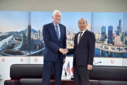 美国在台协会主席莫健2019年10月18日在高雄会见韩国瑜。（照片由高雄市政府提供）