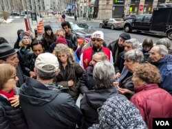 The Reverend Donna Schaper and immigrant-rights activists discuss next steps in support of Ravi Ragbir, a Trinidad-native activist who was detained during a routine check-in with immigration authorities. (R. Taylor/VOA)
