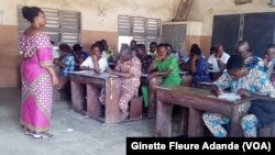 Première évaluation des enseignants, janvier 2019 à Cotonou. ( VOA/Ginette Fleure Adande)