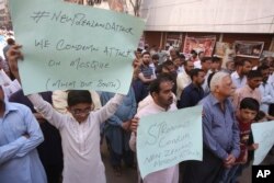 Pakistanis protest to condemn the New Zealand mosque shooting, in Karachi, Pakistan, March 15, 2019.