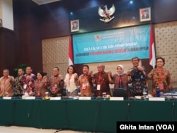 Pansel KPK dalam konferensi pers, hari terakhir serangkaian tes capim KPK periode 2019-2023, di Gedung Sekretariat Negara, Jakarta, Kamis, 29 Agustus 2019. (Foto: VOA/Ghita).