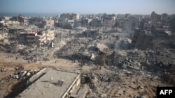 ទិដ្ឋភាពនៃការបំផ្លិចបំផ្លាញនៅជុំវិញមន្ទីរពេទ្យ Al-Shifa នៅតំបន់ហ្កាហ្សា បន្ទាប់ពិការដកទ័ពរបស់យោធាអ៊ីស្រាអែល នាថ្ងៃទី១ ខែមេសា ឆ្នាំ២០២៤។ 