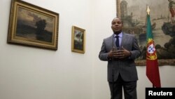 Le Premier ministre Patrice Trovoada participe à une conférence de presse avec son homologue portugais, au palais de Sao Bento, à Lisbonne, le 7 novembre 2011. 