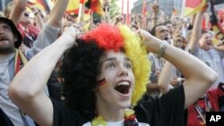 <span dir="RTL">دھماکے اُس وقت ہوئے جب میراتھن دوڑ کے شرکاء اختتامی لائن کے قریب پہنچے </span>