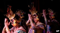 Siswa Thailand menari tarian tradisional “Khon” di Bangkok (Foto: dok).