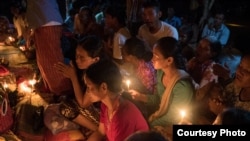 រូបឯកសារ៖ រៀម សាវ ស៊ី និង​អ្នក​ភូមិ​នៅ​អារ៉ែង ប្រារព្ធ​ពិធី​ថ្វាយ​បង្គុំ​គ្រូ ដែល​ជា​ពិធី​ប្រពៃណី​មួយ​សម្រាប់​ជនជាតិ​ភាគតិច​ជង នៅ​អារ៉ែង។ (រូប​ថត​ផ្តល់​ឲ្យ​ដោយ ម៉ម កល្យាណី) 