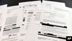 Salinan memo yang ditulis oleh mantan Direktur FBI James Comey difoto di Washington, 19 April 2018. (Foto: dok).