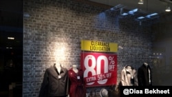 A store in Virginia is offering large discounts to customers. (Photo: Diaa Bekheet)