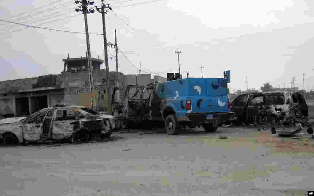 Damaged police vehicles in front of an abandoned police station after clashes between the Iraqi army and al-Qaida fighters in Fallujah, Jan. 5, 2014. 