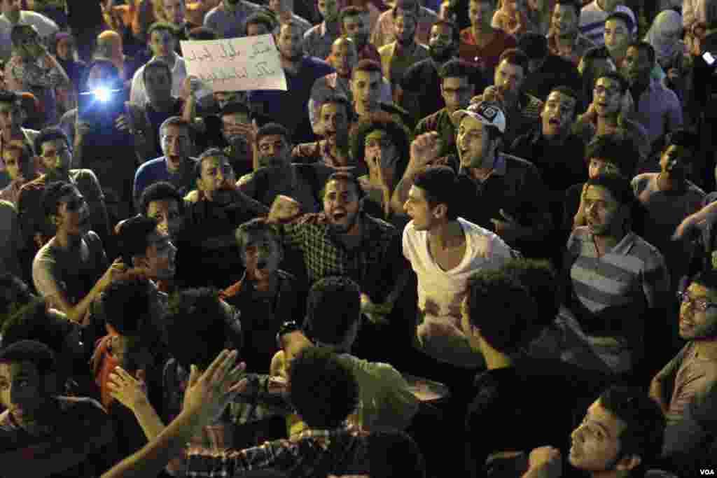 A drummer evokes the joyous, hopeful mood of the 2011 uprising. (Hamada Elrasam for VOA)