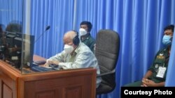 លោក ខៀវ សំផន ចូលរួម​ក្នុង​សវនាការ​បណ្ដឹង​សាទុក្ខ​នៃ​សំណុំ​រឿង០០២/០២ នៅ​សាលាក្ដី​ខ្មែរក្រហម ក្នុង​រាជធានី​ភ្នំពេញ កាល​ពី​ថ្ងៃទី១៦ ខែ​សីហា ឆ្នាំ២០២១។ (រូបថត​ផ្ដល់​ឲ្យ​ដោយ៖ ញ៉ែត សុខហេង/ECCC) 