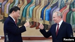 Presiden Rusia Vladimir Putin dan Presiden China Xi Jinping menghadiri resepsi di Kremlin di Moskow, Rusia 21 Maret 2023. (Foto: via Reuters)