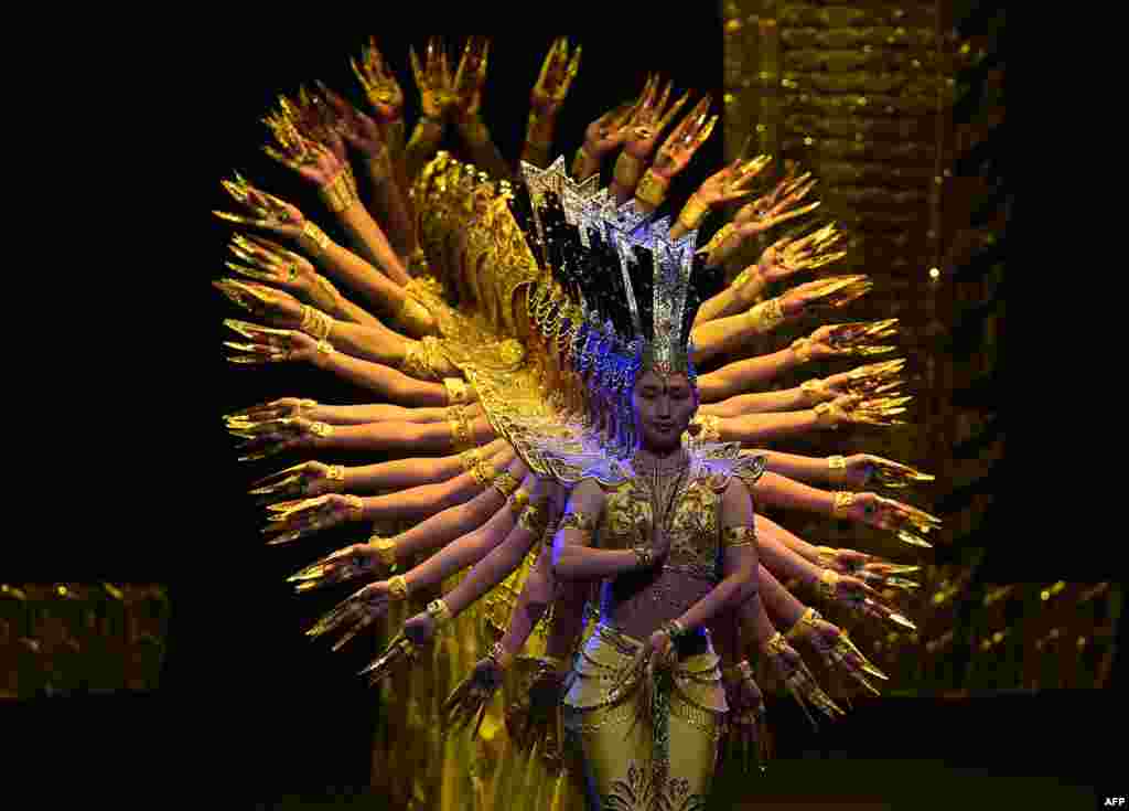 中国残疾人表演艺术团成员于2017年8月30日在波哥大的豪尔赫&middot;埃利克&middot;加特剧院演出&ldquo;我的梦想&rdquo;。中国残疾人表演艺术团成立于1987年。作为包容性的良好例证，该团体目前是联合国教科文组织的名誉和亲善大使。