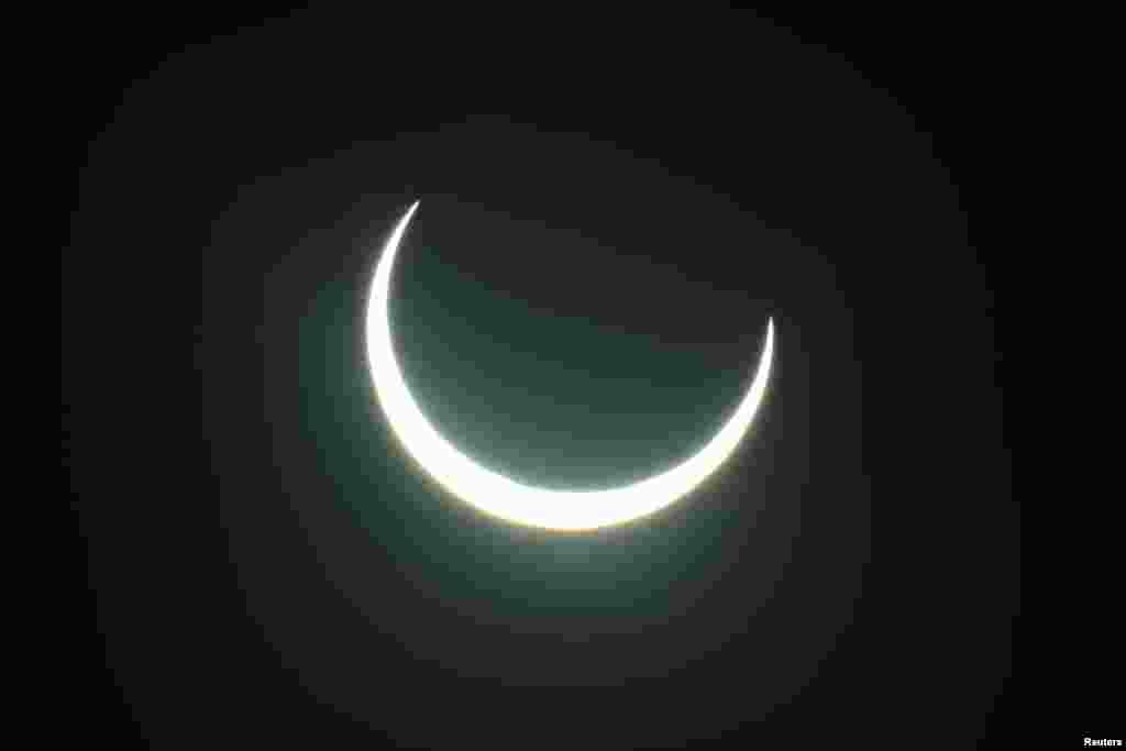 ابوظہبی کی سرزمین سے سورج گرہن کا نظارہ&nbsp; &nbsp;