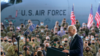 Presidenti Biden flet përpara ushtarakëve amerikanë në bazën ajrore RAF Mildenhall, Angli (9 qershor 2021)