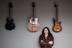 منیژه سنگین