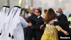 Baadhi ya wafungwa walipowasili mjini Doha, Qatar.