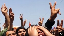 Mourners react during the funeral of rebel Ahmed al-Barasi, who they say was killed in Misrata by forces loyal to Libyan leader Muammar Gadhafi, in Benghazi, April 27, 2011