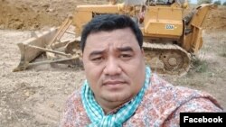 រូបឯកសារ៖ អ្នក​សារព័ត៌មាន​​លោក សុខ ឧត្តម ​ត្រូវ​បាន​ប្តឹង​ដោយ​មន្រ្តី​យោធា​​ជាន់​ខ្ពស់​មួយ​រូប ក្រោយ​លោក​ត្រូវ​បាន​ឃុំ​ខ្លួន​​ក្នុង​ពន្ធនាគារ​អស់​រយៈ​ពេល​ជិត​កន្លះ​ឆ្នាំ។ (រូបថតពីហ្វេសប៊ុក សុខ ឧត្តម)