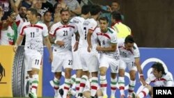 تیم ملی ایران با تصویر محو یوزپلنگ ایرانی در جام جهانی ۲۰۱۴ و رقابت های آسیایی حاضر شده بود. 