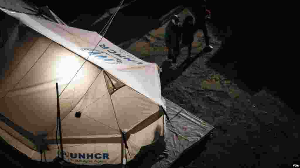 Fears grow in the camp as darkness descends - the previous attacks took place at night. (J. Owens for VOA)