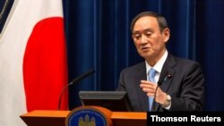 스가 요시히데 일본 총리가 5일 기자회견을 진행하고 있다. 