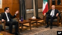 نبیه بری رئیس پارلمان لبنان (راست) در دیدار با استفان سژورنه، وزیر امور خارجه فرانسه - یکشنبه ۹ اردیبهشت ۱۴۰۳