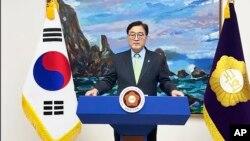 3일 한국 국회의장실에서 공개한 동영상에서 우원식 국회의장이 앞서 윤석열 대통령이 선포한 비상 계엄에 대해 연설을 하고 있다.