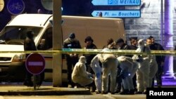 ក្រុម​អ្នក​ស៊ើប​អង្កេត​ធ្វើ​ការ​ក្នុង​ប្រតិបត្តិការ​របស់​បូ៉លិស​ដែល​បាន​បាញ់​សម្លាប់​ជន​សង្ស័យ Cherif Chekatt នៅ​ទីក្រុង​ Strasbourg ប្រទេស​បារាំង កាល​ពី​ថ្ងៃ​ទី​១៣ ធ្នូ ២០១៨។