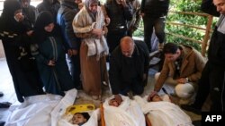 شماری از کودکان فلسطینی که به تاریخ دوم جنوری در حملات شب هنگام اسراییل در ساحه خان یونس غزه کشته شدند