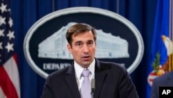 Asisten Jaksa Agung untuk Keamanan Nasional John C. Demers berbicara dalam konferensi pers di Departemen Kehakiman di Washington, 1 November 2018. (Foto: AP)