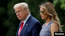 Président Donald Trump na molongani wa ye Melania libanda lya Maison Blanche, Washington, Etats-Unis. 27 mai 2020.