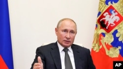 블라디미르 푸틴 러시아 대통령이 24일 자국 내 각 지역 선거관리 책임자들과 화상회의를 했다.