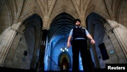 អ្នកយាម​សន្តិសុខ​នៅសភា​កាណាដា​នៅ​ទីក្រុង​ Ottawa, ថ្ងៃ២៣តុលា