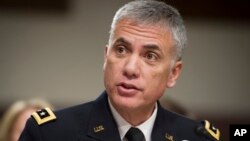 미 국가안보국장 지명자인 폴 나카소네 육군사이버사령관이 1일 상원 군사위 인준청문회에서 증언하고 있다.