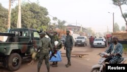 Des soldats maliens dans Bamako