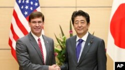 Mark Esper Yaponiyada