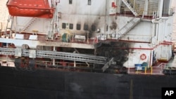 Picha iliyochapishwa na jeshi la wanamaji la India, inaonyesha meli ya Marekani iliyoshambuliwa na ndege isiyokuwa na rubani ya Wahouthis, Januari 18, 2024.