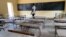 Junior Diakhaté Niinchté dans une des salles de classes déjà réfectionnée au Lycée de Yoff, à Dakar, le 7 septembre 2020. (VOA/Seydina Aba Gueye)