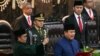 Presiden Prabowo Subianto membacakan sumpah jabatan dalam upacara pelantikan di gedung DPR/MPR, Minggu, 20 Oktober 2024. (Foto: Bay Ismoyo/AFP)