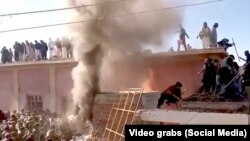 Kuil Hindu dibakar di Karak Khyber Pakhtunkhwa. (Foto: Video Grab/Social Media)