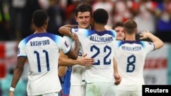 بازیکنان تیم های مختلف لیگ برتر انگلستان با پیراهن تیم ملی؛ لیورپول، مانچستر یونایتد - رقبای همدیگر