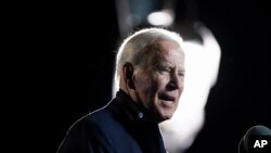 Predsednik Džo Bajden na skupu podrške demokratskom kandidatu za guvernera Virdžnije