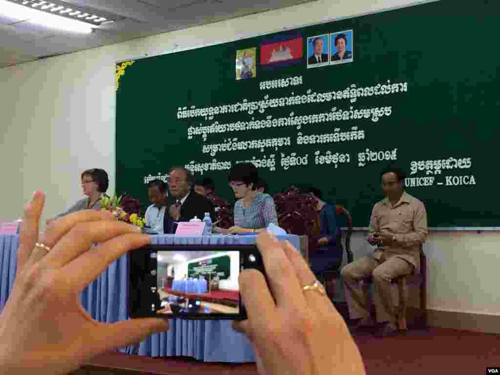 Health officials gathered in Kampong Speu province to educate Cambodians on how to fight child mortality. 