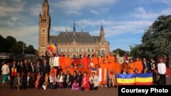 រូបឯកសារ៖ អ្នកចូលរួមក្នុង​សន្និសីទ​ស្តីពី​«សិទ្ធិខ្មែរក្រោម​ក្នុងការសម្រេច​ជោគវាសនា​ដោយ​ខ្លួនឯង‍»។ (រូបផ្តល់​ឲ្យ​ដោយ​ក្រុម​អ្នក​រៀប​ចំ​សន្និសីទ)