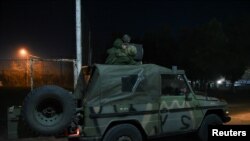 Kendaraan militer Yunani di Kastanies, Yunani, perbatasan dengan Pazarkule Turki, 12 Maret 2020. (Foto: dok).