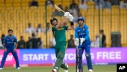 در این دیدار حساس، تیم افریقای جنوبی با از دست دادن شش ویکت، توانست ۳۱۵ دوش کسب کند.